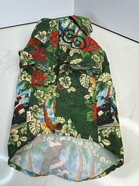 2006 Tommy Bahama Button Up "Santa Shirt" Hawaiian Print Medium PUPPY